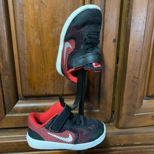 Toddler Nike Sneakers 5c